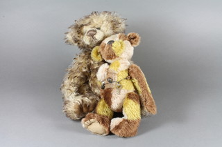 2 Isobel mohair teddybears with articulated limbs, the largest 12"
