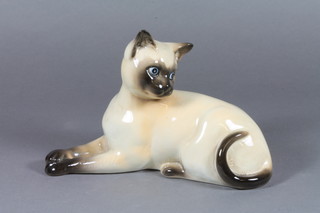 A Beswick seated Siamese cat 7.5"