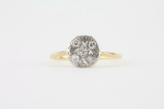An 18ct yellow gold and platinum cluster ring set diamonds