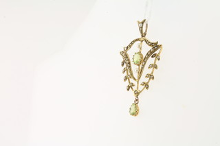 A 15ct gold pendant set peridot and pearls