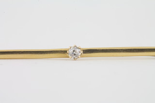 A gold bar brooch set a diamond