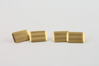 A pair of 18ct gold cufflinks 9.0grams