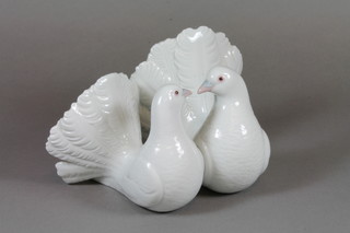 A Lladro figure group in the form of a pair of doves 4"