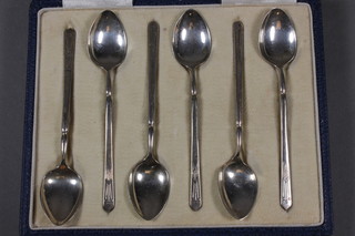 A set of 6 silver coffee spoons Birmingham 1929, cased 1 oz