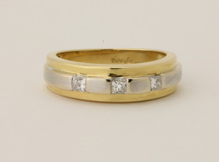 An 18ct 2 colour gold dress ring set 3 diamonds