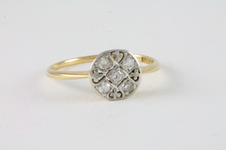 An 18ct yellow gold and platinum cluster ring set diamonds