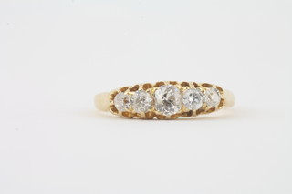 An 18ct yellow gold dress ring set 5 diamonds