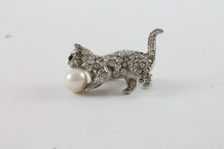 A 9ct gold brooch set diamonds and pearls in the form of a cat