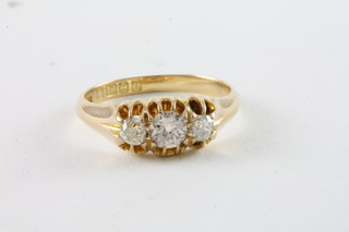 An 18ct yellow gold dress ring set 3 diamonds, approx 0.50ct,
