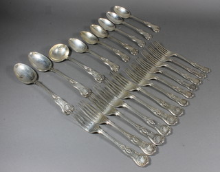 A matched canteen of 22 pieces of Sheffield silver Queens  Pattern flatware comprising sauce ladle 1895, 2 table spoons  1902, 6 table forks - 2 x 1900, 2 x 1903 and 2 x 1905, 6 silver  pudding spoons - 2 x 1898, 4 x 1899, 6 pudding forks 1904, 55  ozs, maker John Round & Sons  ILLUSTRATED