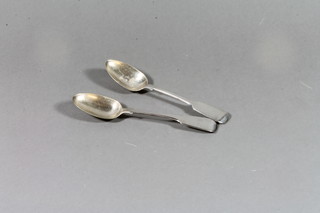 A pair of Victorian silver fiddle pattern pudding spoons, Exeter 1850 3 ozs