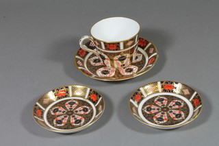 A Royal Crown Derby Imari pattern cup and saucer and 2 circular dishes