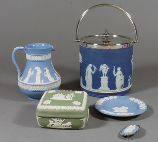 A Wedgood lidded biscuit barrel with silver plated mounts and 4 similar items