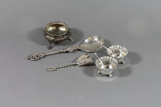 A Victorian circular silver salt, London 1865, a pair of Edwardian circular silver salts on bun feet, London 1901 together with condiment spoons 4 ozs together with a Continental spoon and a caddy spoon