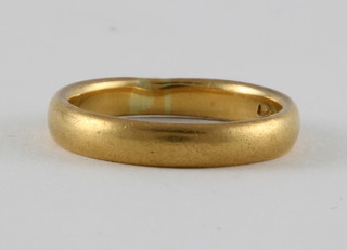 A 22ct gold wedding band 5.4 grams