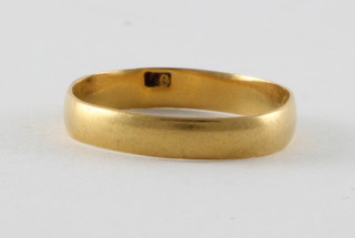 A 22ct gold wedding band 2.3 grams