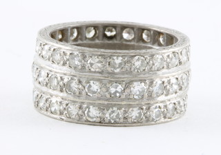 An 18ct white gold dress ring formed from 3 bands, set diamonds, approx 3ct