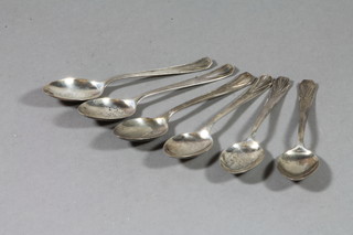 A set of 6 Art Deco silver teaspoons, Sheffield 1931, 2 ozs, cased