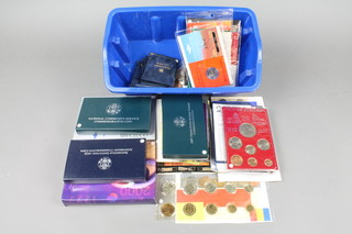 A quantity of mainly proof and un-circulated cased and loose coins