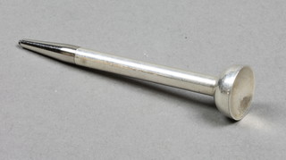 A silver brushed novelty golf tea pencil