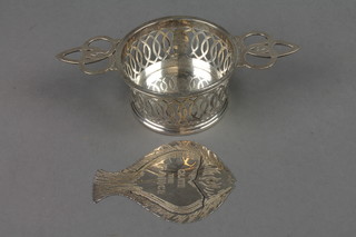 A silver 2 handled pierced basket, London 1904, approx 3.5 ozs and a ditto novelty plaice bookmark