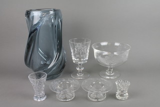 A contemporary waisted glass bowl engraved with a country house 11" and 6 other glass items