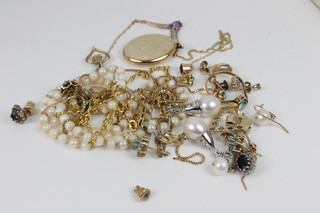 A quantity of mainly gold jewellery including earrings and a cultured pearl necklace