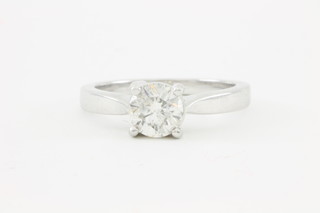 An 18ct white gold claw set single stone diamond engagement/dress ring, approx 1.01ct, H colour, si 1