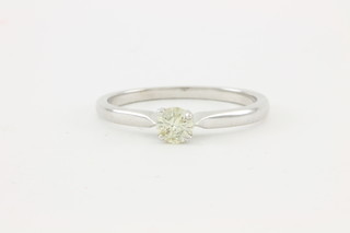 A 9ct white gold single claw set diamond ring, approx 0.25ct