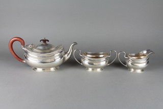 An Edwardian silver 3 piece tea set of baluster form with beaded decoration by Adie Bros Ltd. 34 ozs 