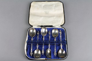 A set of 6 cased silver apostle spoons Sheffield 1923 1924, 3 ozs
