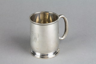 A baluster silver mug with C scroll handle and spread foot, Birmingham 1914 3"