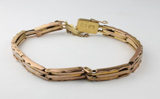 A 9ct gold expanding gate bracelet, approx 19.5 grams 