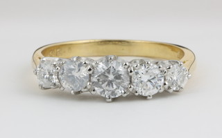 An 18ct yellow gold 5 stone graduated diamond ring, claw set, 