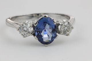 An 18ct white gold oval cut sapphire and brilliant cut 2 stone diamond ring, the sapphire approx 1.4ct, the diamonds 0.5ct 