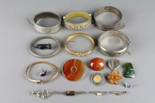 A 9ct gold bracelet and minor Victorian silver and other jewellery