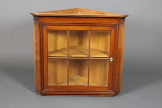 A Georgian style mahogany glazed corner cabinet 31"h x 33"w x 19"d