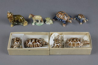 2 boxed Whimsey tortoises and 5 other Wade items