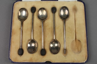 A cased set of 5 (ex 6) bean end coffee spoons