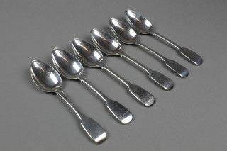 A set of 6 Victorian fiddle pattern dessert spoons, London 1843, approx. 11 ozs 