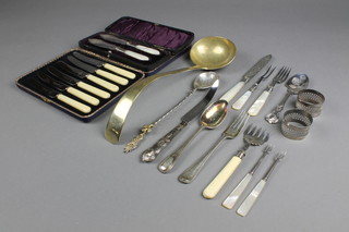 A pair of cased plated butter knives with mother of pearl handles and minor plated items