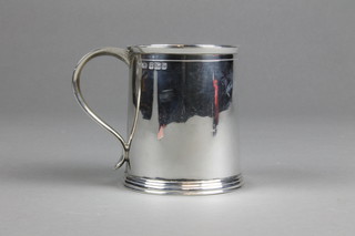 A silver mug with S scroll handle, Sheffield 1917, approx 6 ozs