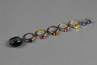 3 9ct gold gem set rings, minor jewellery