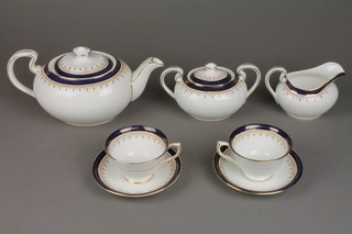 An Aynsley Leighton design tea set, comprising teapot, cream jug, lidded sugar bowl, 7 cups, 7 saucers, 7 small plates, 6 medium plates, 1 large plate 