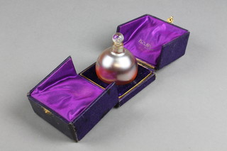 An Art Deco opalescent bulbous scent bottle and stopper in a fitted case - Le Tresor Cache D'Isabey 2.5"