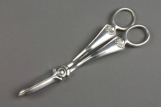 A pair of silver grape scissors with shell motifs, approx 108 grams