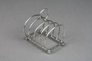 A silver 5 bar toast rack on ball feet, Birmingham 1911, approx. 48 grams