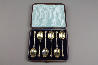 A case of 6 Victorian silver gilt fancy teaspoons with claw and ball terminals, Birmingham 1890
