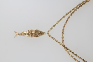 A 9ct gold necklace and ditto articulated fish pendant, approx. 22 grams