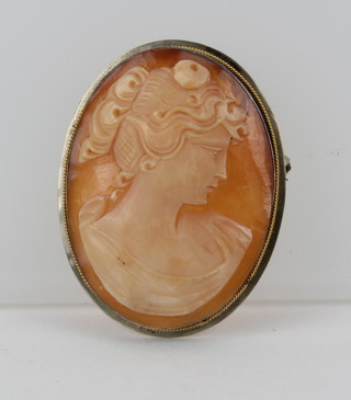 A cameo brooch with 800 mount 